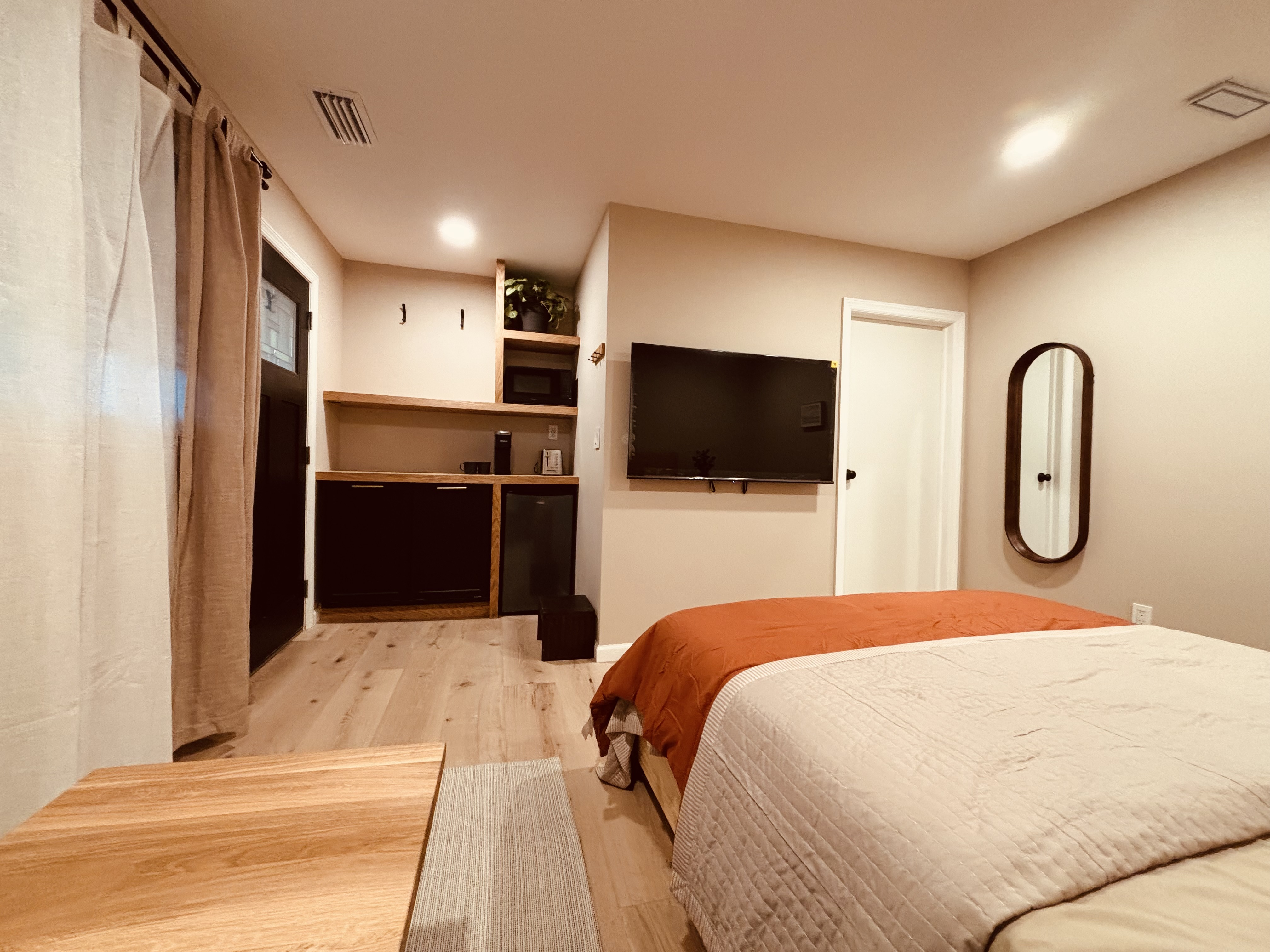Su's Airbnb Hero Image